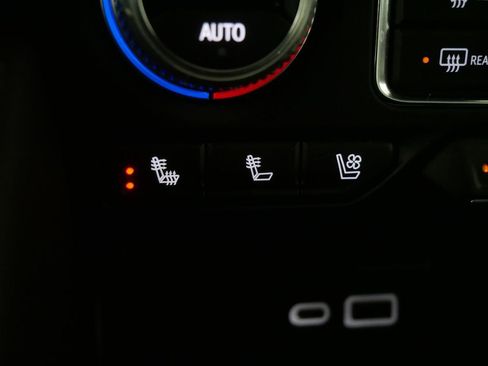 Used 2023 GMC Yukon XL SLT image 23