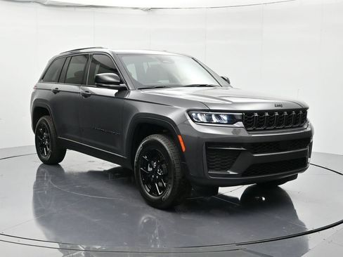 New 2026 Jeep Grand Cherokee Altitude image 3