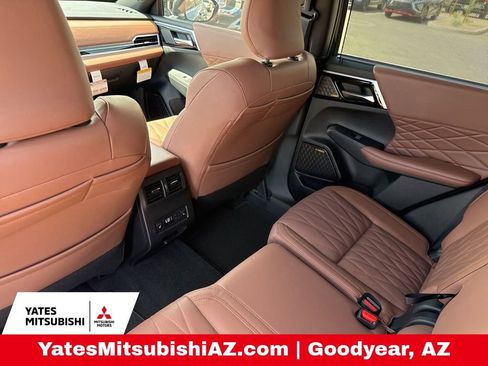 New 2026 Mitsubishi Outlander SEL image 7