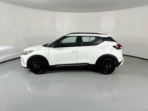 Used 2024 Nissan Kicks SR w/ SR Premium Package FWD image 6