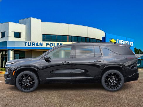 Used 2024 Chevrolet Traverse RS w/ LPO, Floor Liner Package AWD/4WD image 2
