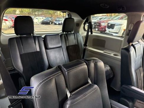 Used 2019 Dodge Grand Caravan SXT image 23