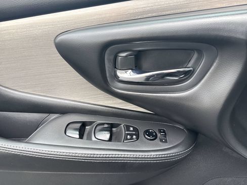 Used 2016 Nissan Murano SV AWD/4WD image 13