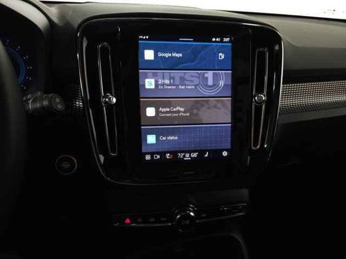 Used 2025 Volvo XC40 B5 Ultra image 24