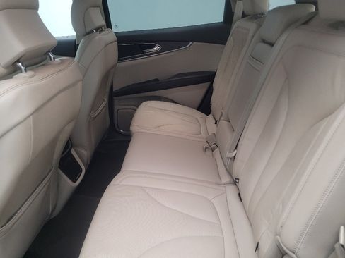 Used 2016 Lincoln MKX Reserve w/ Technology Package FWD image 18