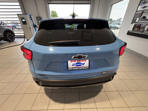 Used 2024 Chevrolet Trax RS w/ Sunroof Package FWD image 6