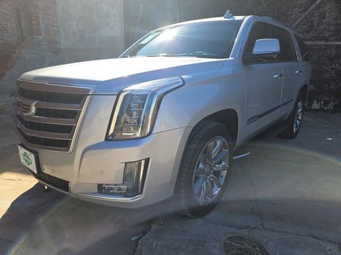 Used 2016 Cadillac Escalade Luxury image 1