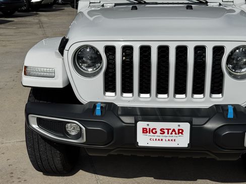 Used 2023 Jeep Wrangler Unlimited Sahara w/ Cold Weather Group AWD/4WD image 6