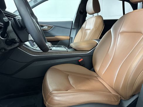 Used 2024 Audi Q8 Premium Plus w/ Premium Plus Package image 2