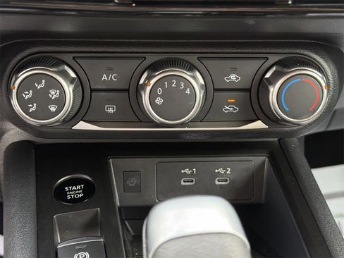 Used 2025 Nissan Kicks SV image 24