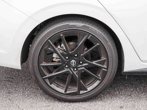 Used 2025 Nissan Sentra SR w/ Midnight Edition FWD image 8