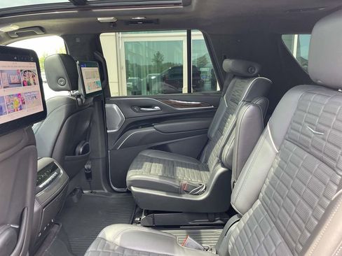 Used 2022 Cadillac Escalade Sport Platinum w/ Heavy-Duty Trailer Package AWD/4WD image 11