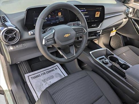 New 2026 Chevrolet Equinox LT image 3