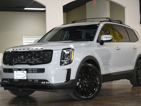 Used 2022 Kia Telluride SX w/ SX Prestige Package image 4