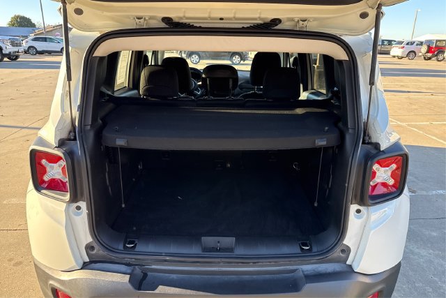 Used 2021 Jeep Renegade Latitude w/ Convenience Group AWD/4WD image 12