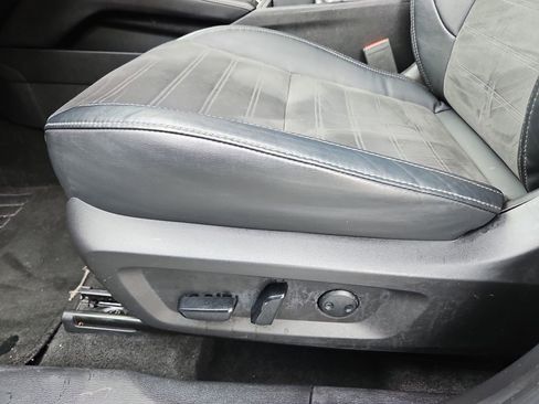 Used 2023 Mitsubishi Outlander SE image 25