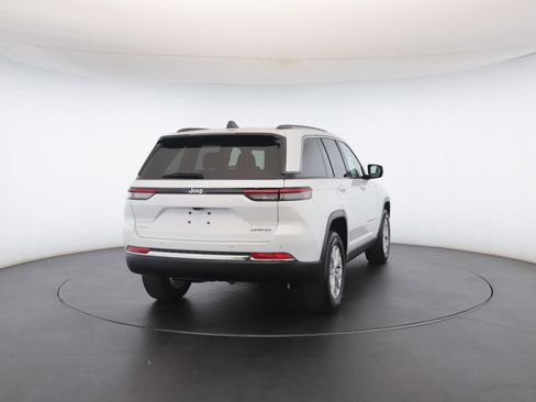 Used 2023 Jeep Grand Cherokee Limited image 24