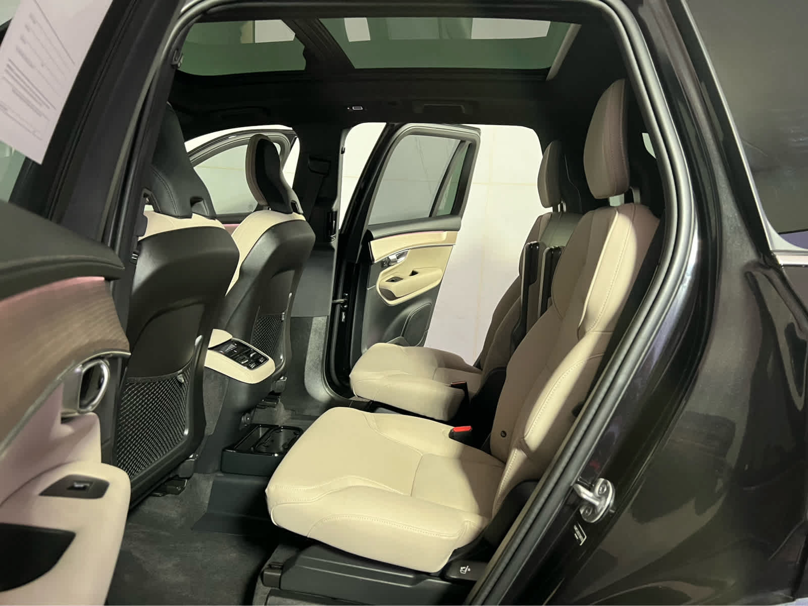 Used 2025 Volvo XC90 B5 Plus w/ Protection Package Premier AWD/4WD image 25