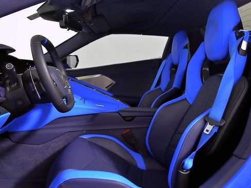 Used 2023 Chevrolet Corvette Stingray Premium Conv w/ Z51 Performance Package RWD image 18