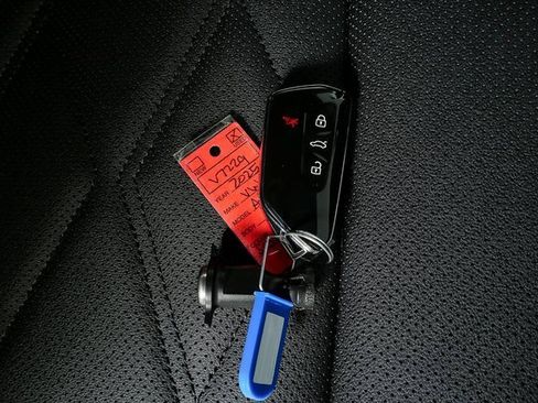 Certified 2025 Volkswagen Atlas SE image 27