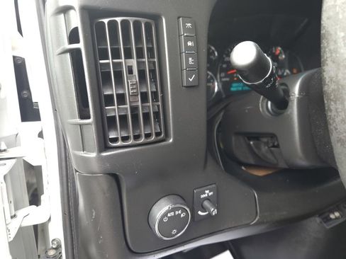 Used 2017 GMC Savana 3500 image 16