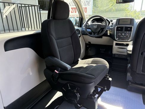 Used 2019 Dodge Grand Caravan SE w/ Power Convenience Group I FWD image 26