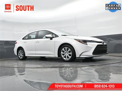 Used 2025 Toyota Corolla LE image 34
