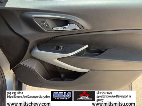 Used 2024 Chevrolet Trax RS FWD image 23
