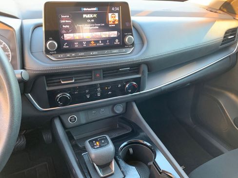 Used 2023 Nissan Rogue S image 18