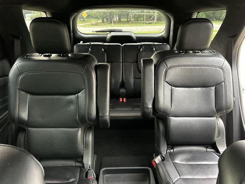 Used 2020 Ford Explorer XLT w/ Equipment Group 202A AWD/4WD image 16