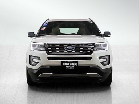 Used 2016 Ford Explorer XLT w/ Equipment Group 202A image 8