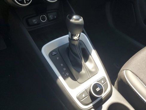 New 2025 Hyundai Venue Limited FWD image 12