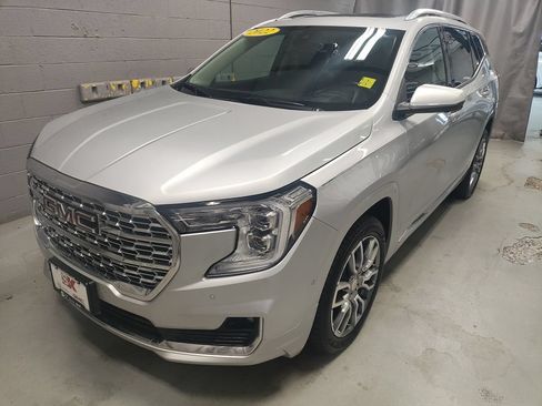 Used 2022 GMC Terrain Denali w/ Denali Premium Package AWD/4WD image 17