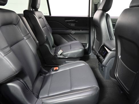 New 2026 Lincoln Aviator AWD image 18