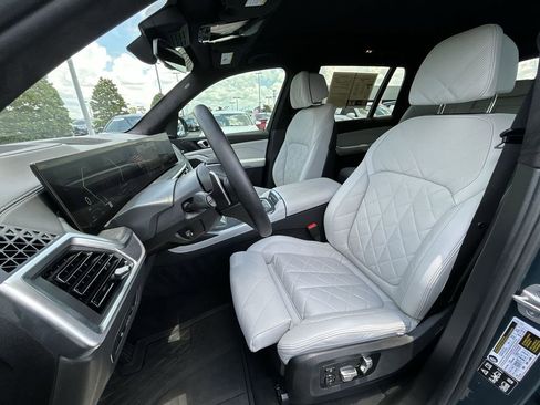 Used 2025 BMW X7 xDrive40i w/ Premium Package AWD/4WD image 30