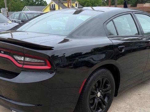 Used 2021 Dodge Charger SXT w/ Leather Interior Group RWD image 7