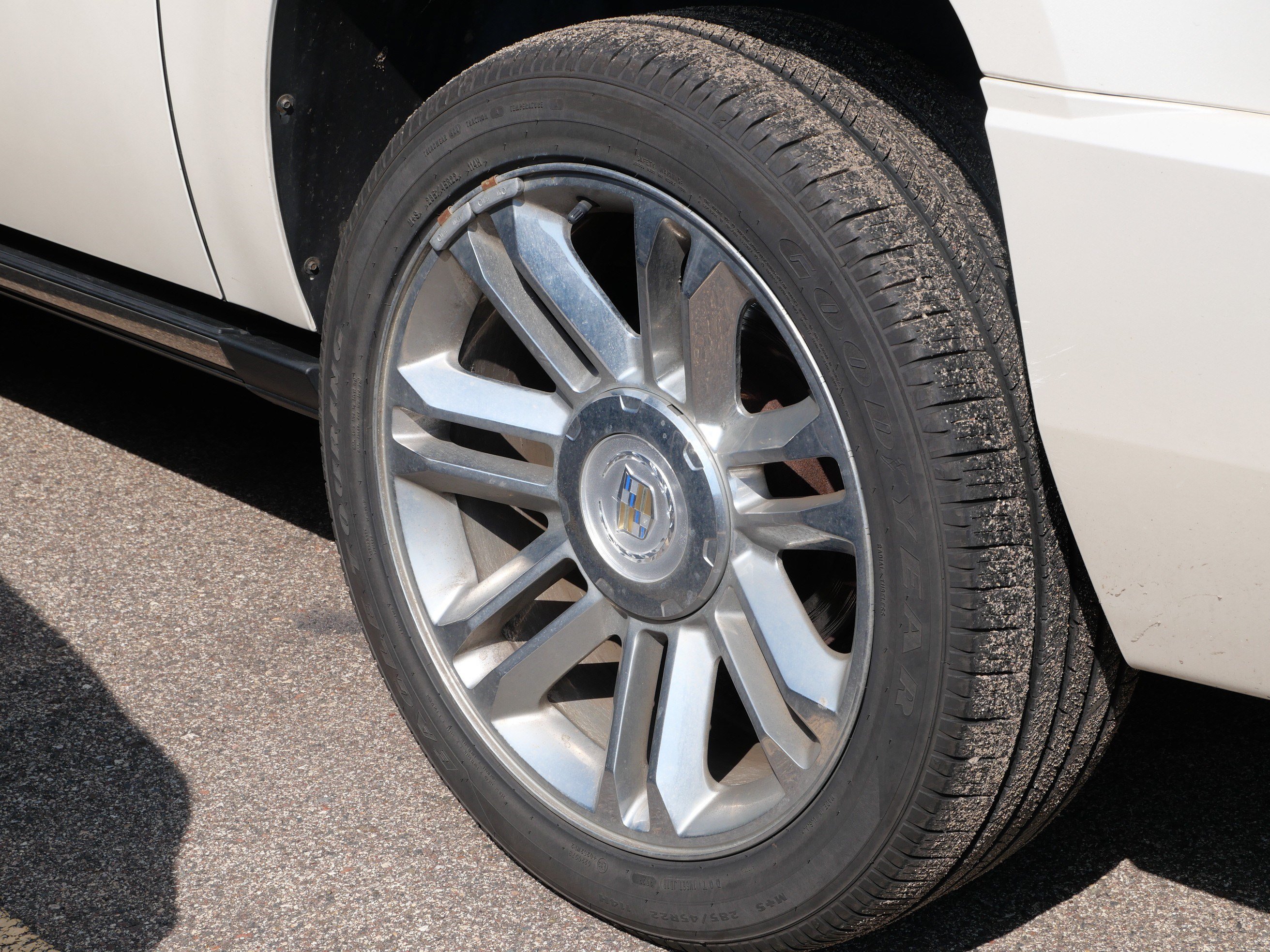 Used 2011 Cadillac Escalade ESV Platinum AWD/4WD image 7