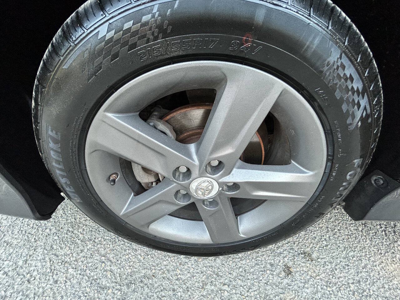 Used 2013 Toyota Camry SE FWD image 19