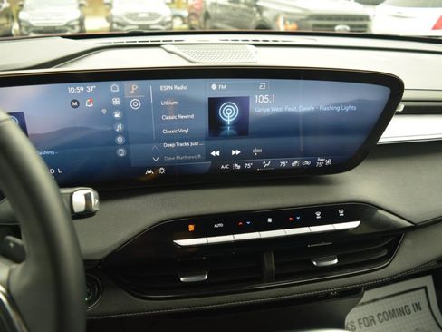 Used 2025 Buick Enclave Preferred w/ LPO, Floor Liner Package image 29