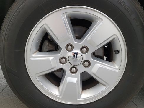 Used 2015 Jeep Compass Sport FWD image 31