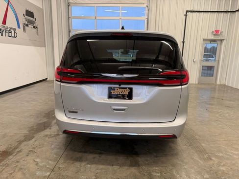 New 2026 Chrysler Pacifica Select FWD image 4