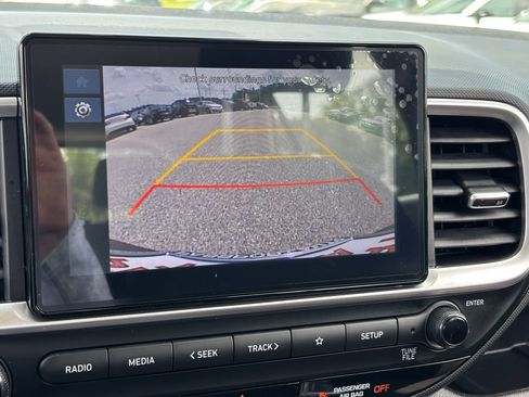 Used 2025 Hyundai Venue SE FWD image 22