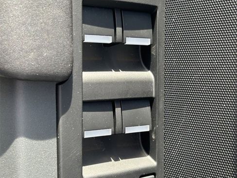 Used 2024 Land Rover Defender 130 X-Dynamic SE image 25