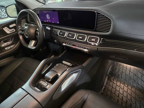 Used 2024 Mercedes-Benz GLS 580 4MATIC image 9