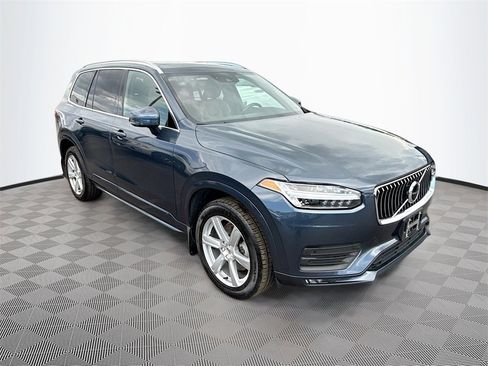 Used 2022 Volvo XC90 T6 Momentum image 4