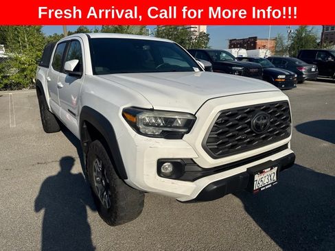 Used 2020 Toyota Tacoma TRD Off-Road w/ Technology Package AWD/4WD image 1