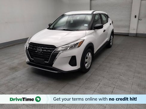 Used 2021 Nissan Kicks S image 1