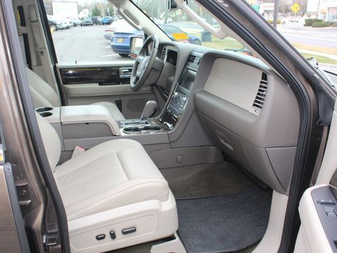Used 2015 Lincoln Navigator 4WD image 14