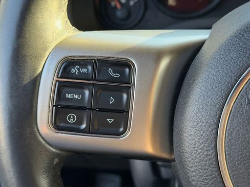 Used 2014 Jeep Patriot Latitude FWD image 35