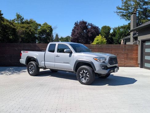 Used 2018 Toyota Tacoma TRD Off-Road w/ Technology Package AWD/4WD image 1